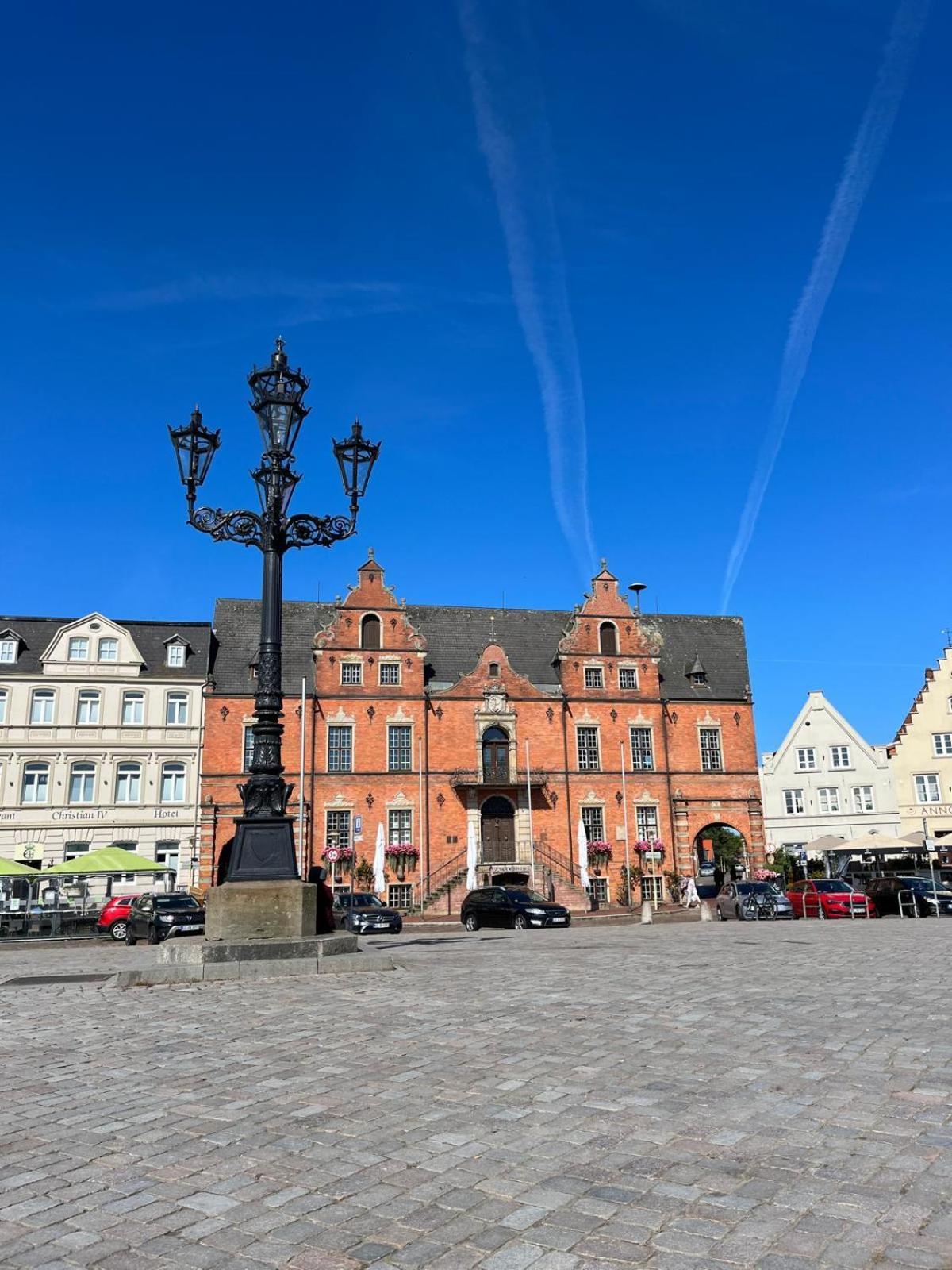 Lykkefund - Ferienwohnungen In Hafennaehe Glückstadt Exterior foto